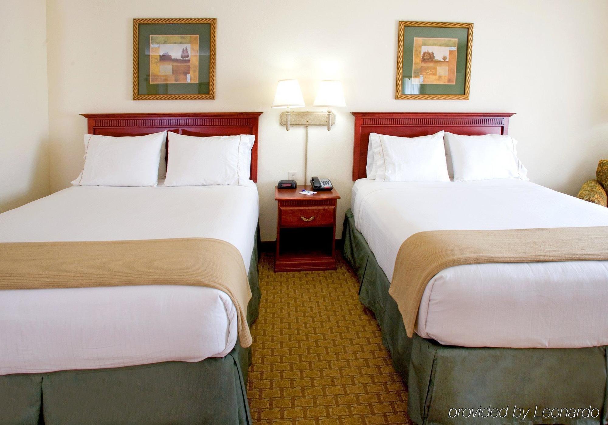 Holiday Inn Express & Suites Selma By Ihg Pokoj fotografie