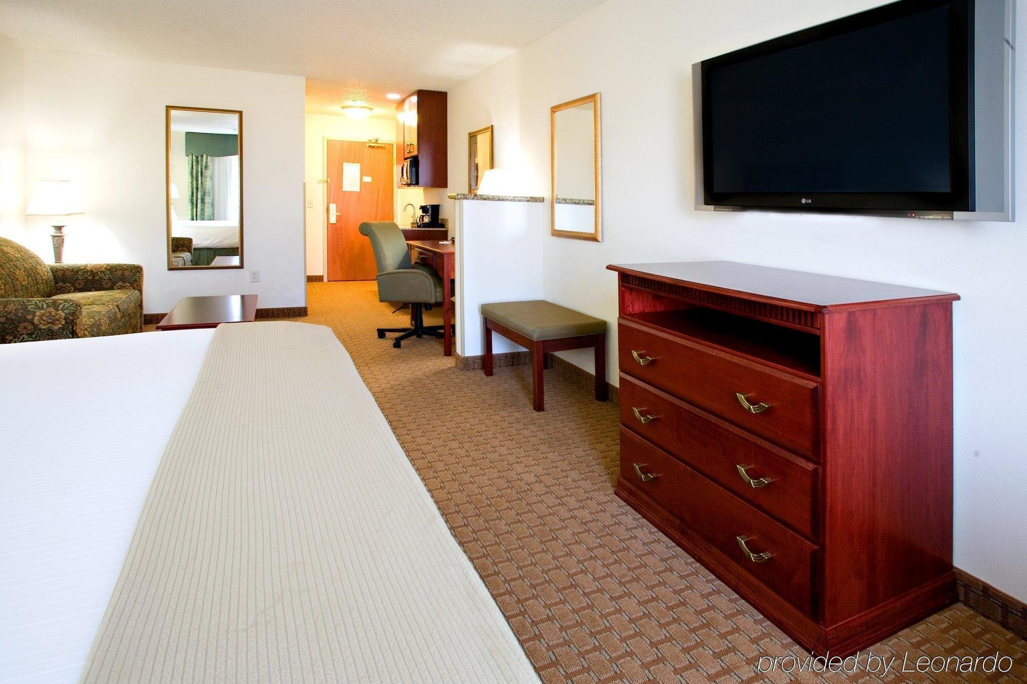 Holiday Inn Express & Suites Selma By Ihg Pokoj fotografie