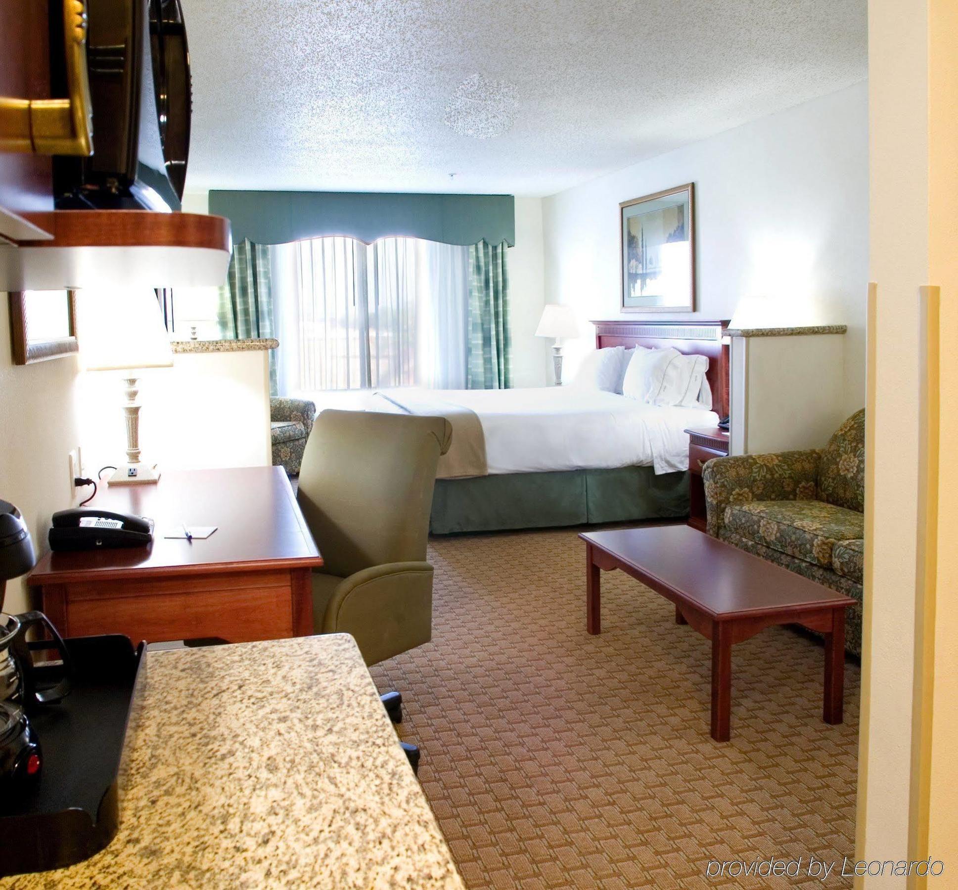 Holiday Inn Express & Suites Selma By Ihg Pokoj fotografie