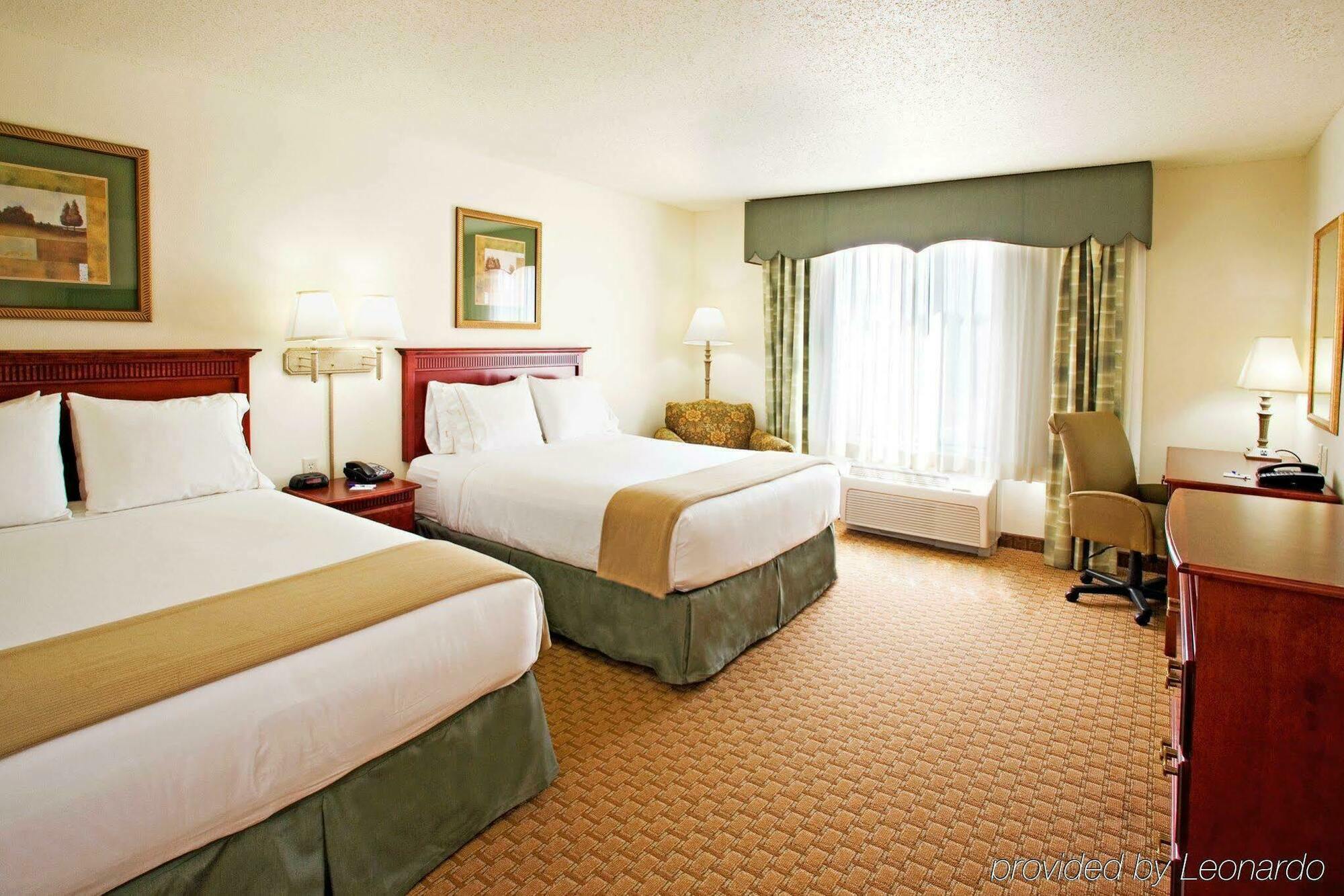 Holiday Inn Express & Suites Selma By Ihg Pokoj fotografie